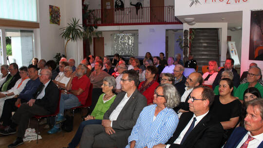 Um die 70 Besucher, darunter viele ehemalige Preisträger, sind bei der Verleihung des Bürgerpreises in Mühlacker dabei.