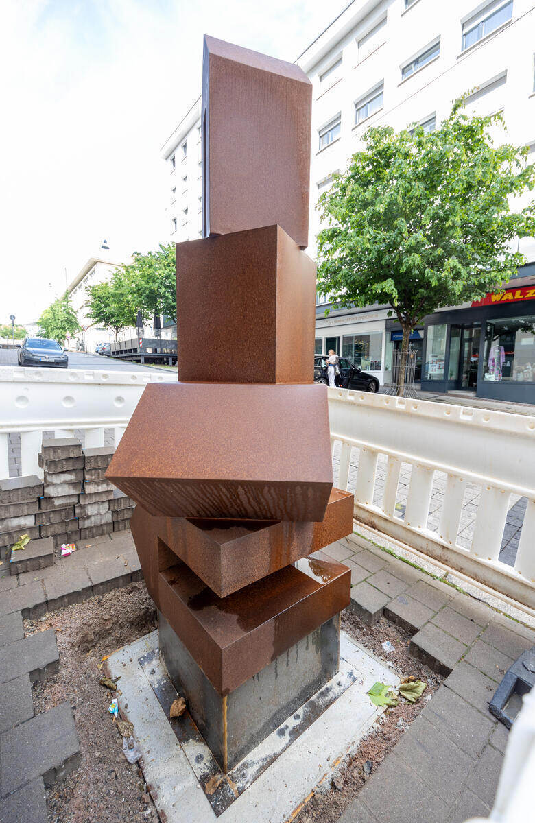 Skulptur Stele Poststraße Sparkasse