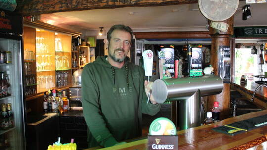 Dirk Schuhmacher eröffnet den Ochsen in Schwann als Irish Pub „The Dubliner“ neu und zieht dafür mit seiner Gastronomie von Höfe