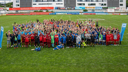So viele Fußballer wie noch nie nahmen beim 7. SWP-Fußball-Cup für Menschen mit Behinderung im Stadion des 1. CfR Pforzheim teil