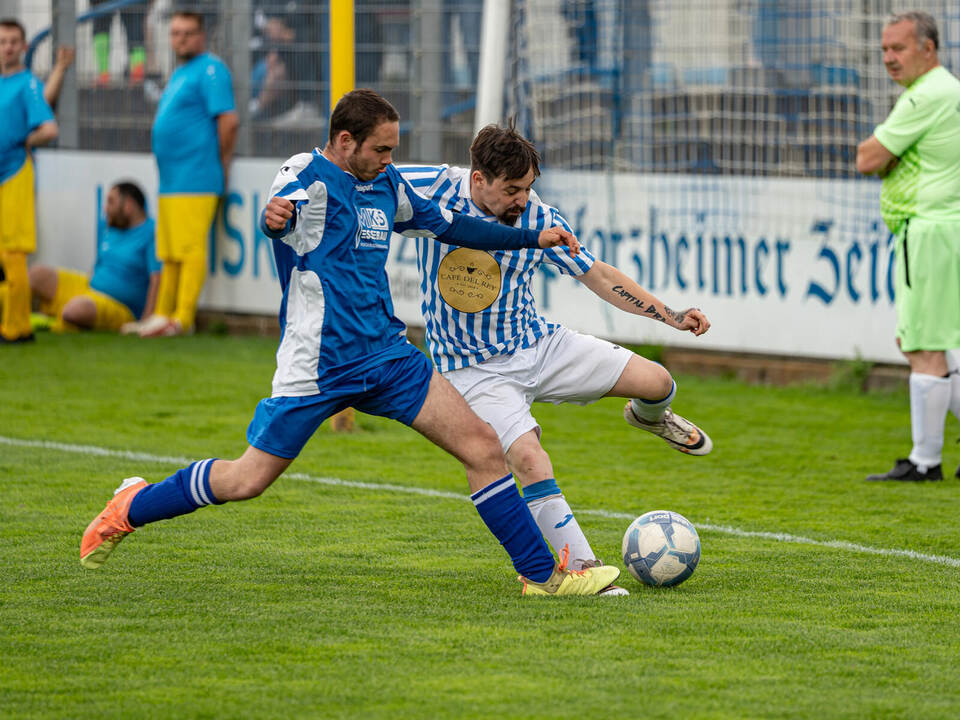 Packende Zweikämpfe und spannende Spiele lieferten sich die 30 Teams. Die Mannschaften waren in verschiedene Handicap-Kategorien