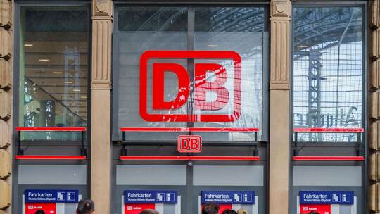 Reisende im Hauptbahnhof