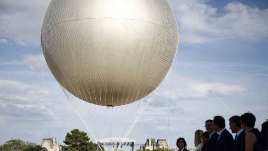 Neue Ausstellung des Olympia-Ballons in Paris