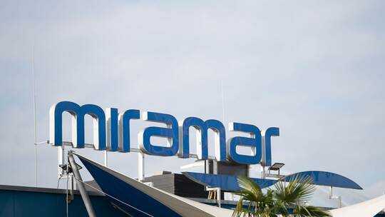 Rundgang zum Wiederaufbau des Erlebnisbades Miramar Rundgang zum Wiederaufbau des Erlebnisbades Miramar