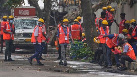 Nach dem Flugzeugabsturz in Indien Nach dem Flugzeugabsturz in Indien