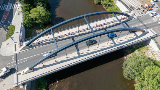 An der Mühlacker Herrenwaagbrücke sind bereits wenige Monate nach der Eröffnung im Mai 2023 Baumängel festgestellt worden.