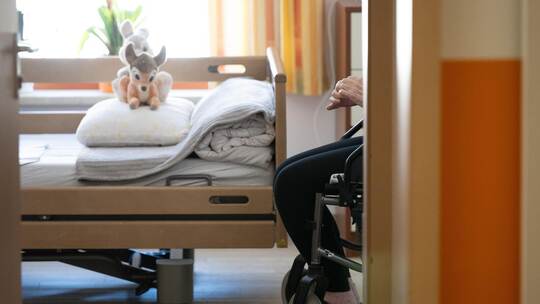 Wer einen Heimplatz in einer guten Einrichtung bekommt, kann sich glücklich schätzen. Doch immer mehr Menschen können den Eigena Pflegeheim