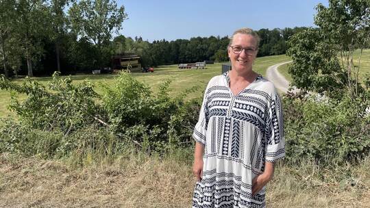Langsam wird aus der Wiese das Happiness: Tina Küper, die neben dem Festival wohnt, ist seit Jahren treue Besucherin. Auch in di