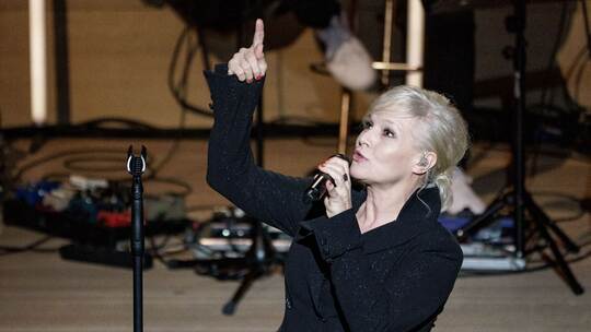 "Neu-Neujahrskonzert" von Ina Müller