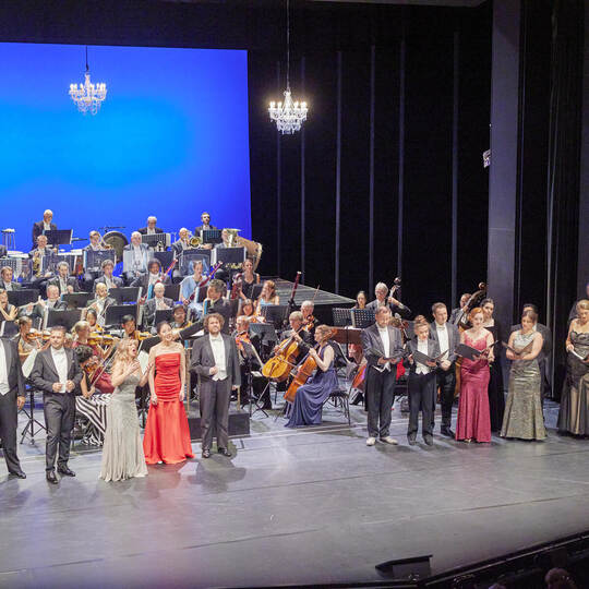 "Arrivederci Robin". Italienische Operngala zum Abschied von Generalmusikdirektor Robin Davis.