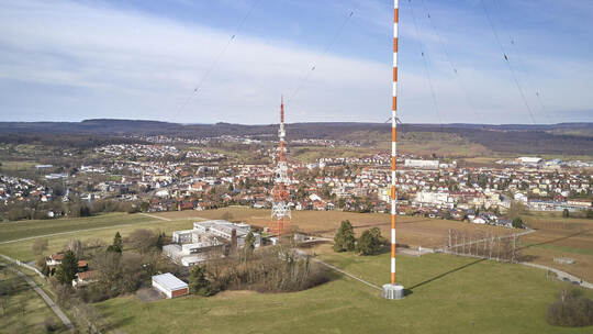 273 Meter misst der große Mühlacker Sendermast, an dem alle sechs Jahre eine Sicherheitsprüfung der Pardunen durchgeführt werden Sender Mühlacker