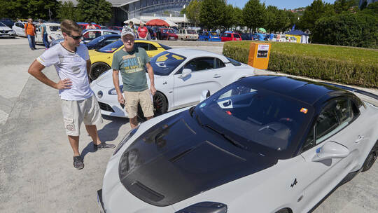 Renault- und Alpine-Treffen auf dem Vicenzaplatz im Enzauenpark