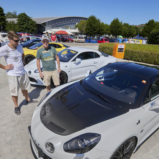 Renault- und Alpine-Treffen auf dem Vicenzaplatz im Enzauenpark