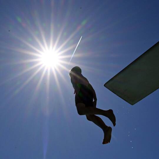 Mann in Freibad