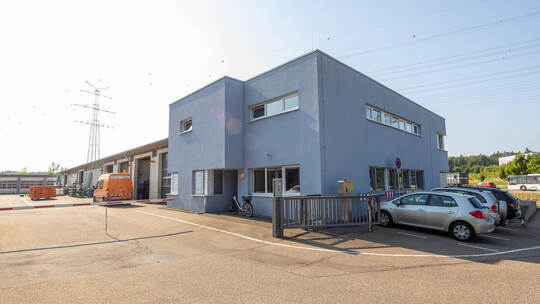 Die Gebäude der Enzkreis-Straßenmeisterei, gelegen direkt an der Autobahn-Auffahrt Pforzheim-West, sind jetzt 65 Jahre in Betrie Straßenmeisterei Enzkreis PF West