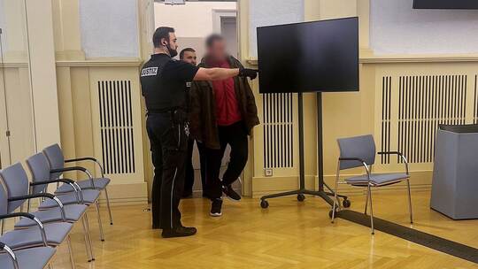 Prozess wegen mutmaßlicher Geiselnahme in Polizeirevier