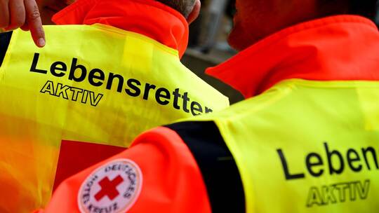 DRK-Mitarbeiter demonstrieren für mehr Lohn