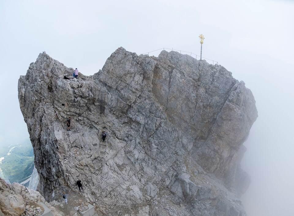 Präsentation zweites Gipfelkreuz auf der Zugspitze