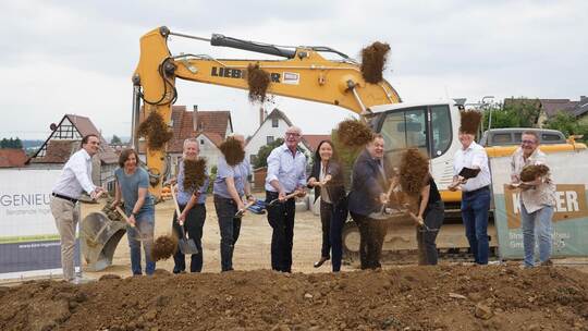 Spatenstich mit Michael Kohler, Matthias Kramer, Thomas Dopfer, Bürgermeister Jörg-Michael Teply, Michael Britsch, Angela Gromme