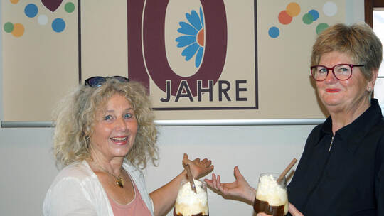 Anne von der Vring (gründet die Theaterschachtel 2015 gemeinsam mit ihrem verstorbenen Mann Matthias von der Vring) und Gudrun A