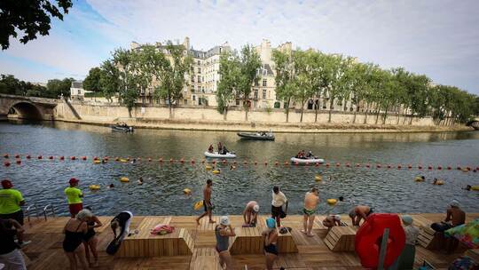 Schwimmen in der Seine Schwimmen in der Seine