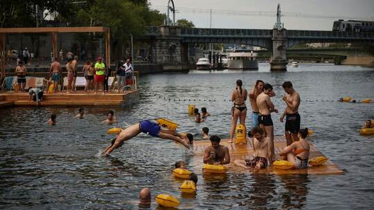 Schwimmen in der Seine Schwimmen in der Seine