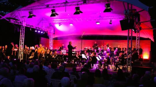 Unter dem Motto „Africa Africa“ präsentierte der Musikverein Mühlhausen am Samstag sein Open-Air Konzert vor mehr als 500 Zuscha