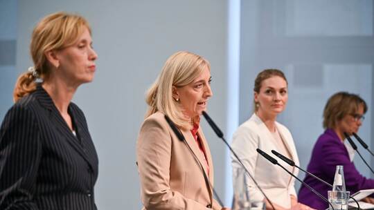 Bund-Länder-Arbeitsgruppe für Reform der Pflegeversicherung Bund-Länder-Arbeitsgruppe für Reform der Pflegeversicherung