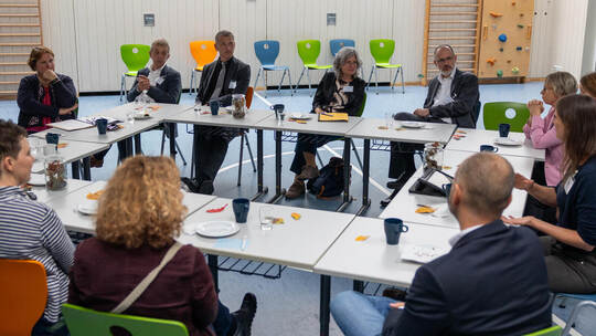 Ispringen Schule am Winterrain Ministerbesuch