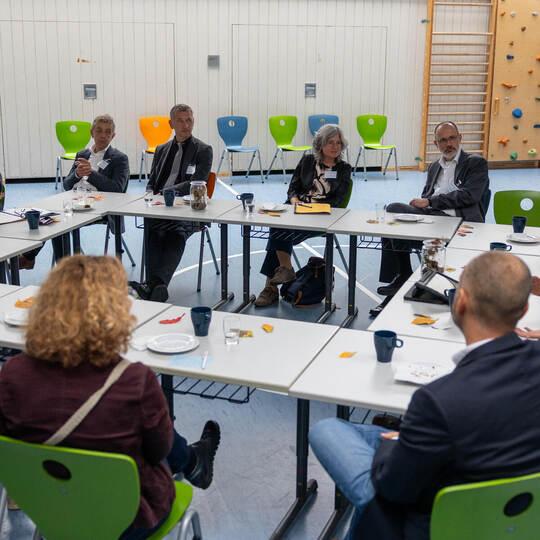 Ispringen Schule am Winterrain Ministerbesuch