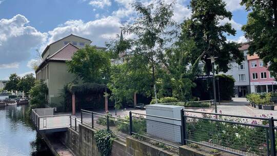 Der idyllische Dr.-Willi-Weigelt-Platz: Für eine dauerhafte Nutzung müsste die Stadt viel Geld in die Hand nehmen. Foto: Martina