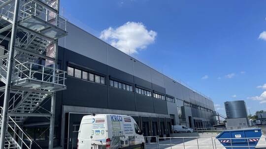 Das 18.000 Quadratmeter große Gebäude an der Mühlacker Osttangente hört auf den offiziellen Namen „MultiBusinessHub Stuttgart-We