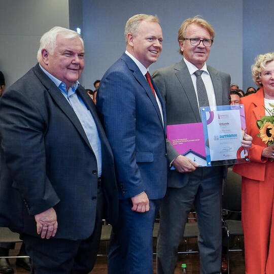 Pforzheimer Unternehmer Helmut Rudel ausgezeichnet in der Kategorie Lebenswerk (Rutronik Elektronische Bauelemente - Ispringen)