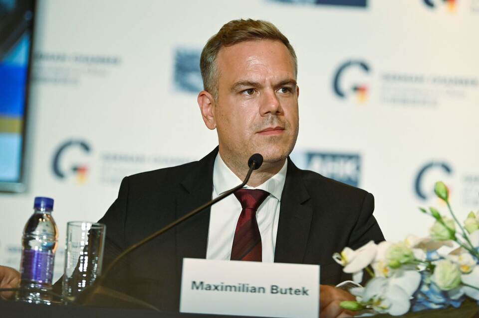 AHK - Maximilian Butek AHK - Maximilian Butek