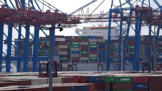 Container Terminal Tollerort im Hamburger Hafen Container Terminal Tollerort im Hamburger Hafen