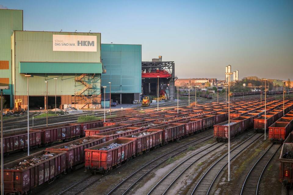 Waggons mit Stahlschrott