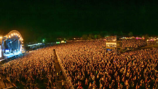 Rund 17.000 Happianer feiern die Acts auf der Hauptbühne.
