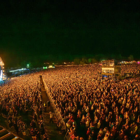 Rund 17.000 Happianer feiern die Acts auf der Hauptbühne.