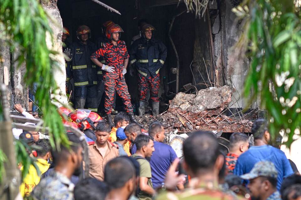 Militärflugzeug stürzt auf Schulgelände in Bangladesch