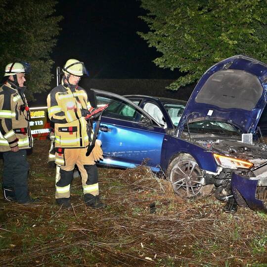 Teenager bauen Autounfall nach Verfolgungsfahrt mit Polizei Teenager bauen Autounfall nach Verfolgungsfahrt mit Polizei