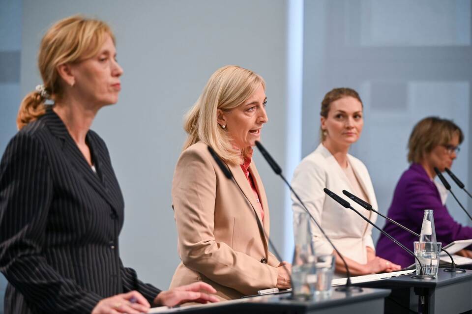 Bund-Länder-Arbeitsgruppe für Reform der Pflegeversicherung Bund-Länder-Arbeitsgruppe für Reform der Pflegeversicherung
