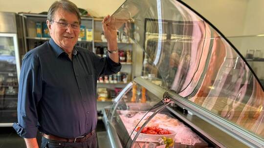 Helmut Marquart aus Mühlacker legt großen Wert auf Qualität in seiner Edelfischräucherei und Feinkostmanufaktur und in seinem Bi