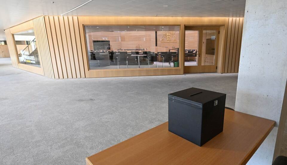 Skandal im Landtag: Hakenkreuz auf Stimmzettel geschmiert Skandal im Landtag: Hakenkreuz auf Stimmzettel geschmiert