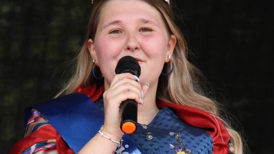 Heidelbeerprinzessin Celine Nelkner freut sich, ihre Heimat für die nächsten zwei Jahre offiziell vertreten zu dürfen.