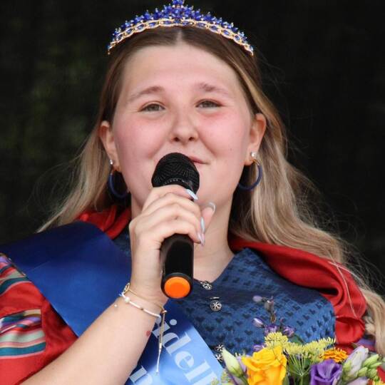 Heidelbeerprinzessin Celine Nelkner freut sich, ihre Heimat für die nächsten zwei Jahre offiziell vertreten zu dürfen.