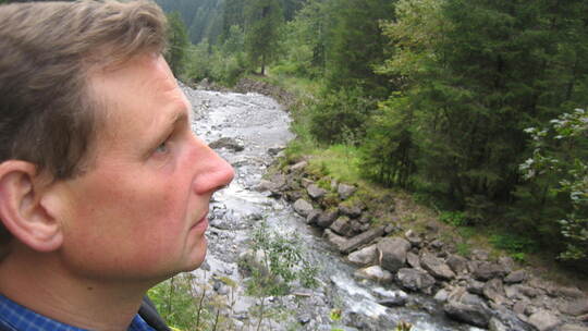 Porträt als junger Mann: Lothar Gassmann war immer schon heimatverbunden. Diese Aufnahme aus seinem Fundus zeigt ihn im Schwarzw