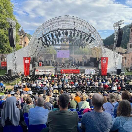 500 Besucher kommen zum Ehrenamtsfest des Landkreises Calw ins Kloster nach Hirsau. Ein großes Event für alle Fleißigen.