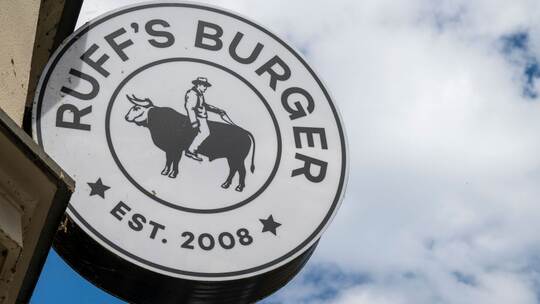 Ruff's Burger übernimmt 17 Burgerheart-Burgerläden