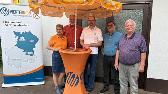 Strahlende Gesichter nach der geglückten Gründungsversammlung. Traub