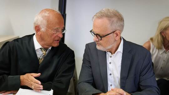 Klage gegen Verbot von Schwangerschaftsabbrüchen Klage gegen Verbot von Schwangerschaftsabbrüchen